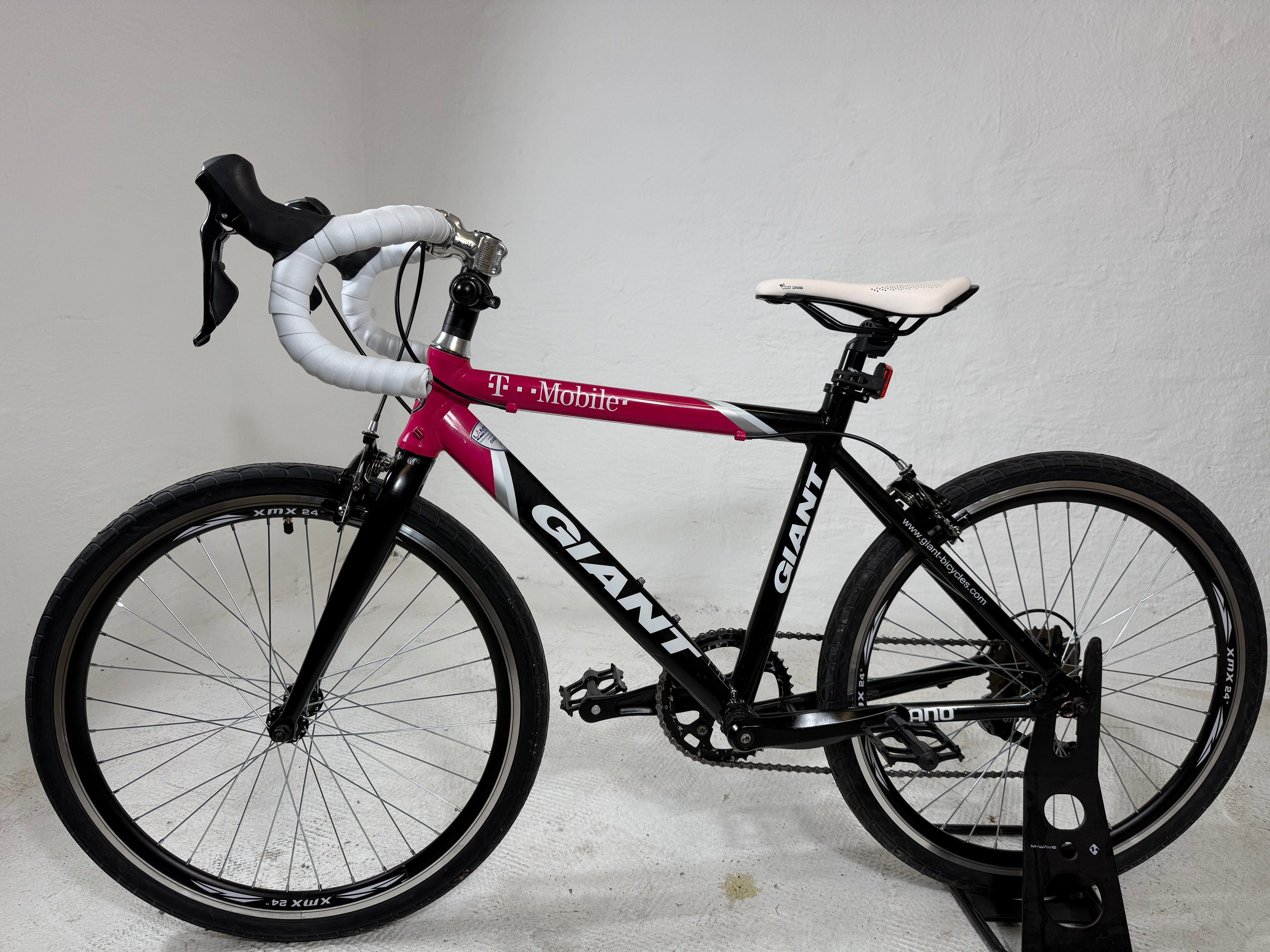 GIANT T-Mobile