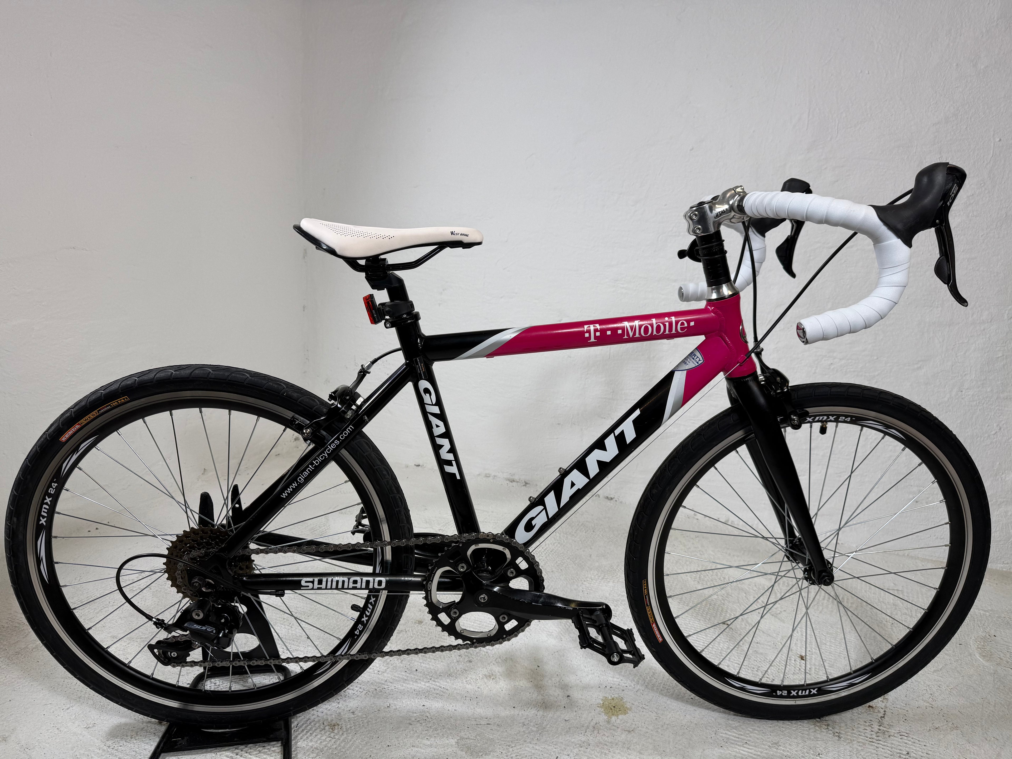 GIANT T-Mobile
