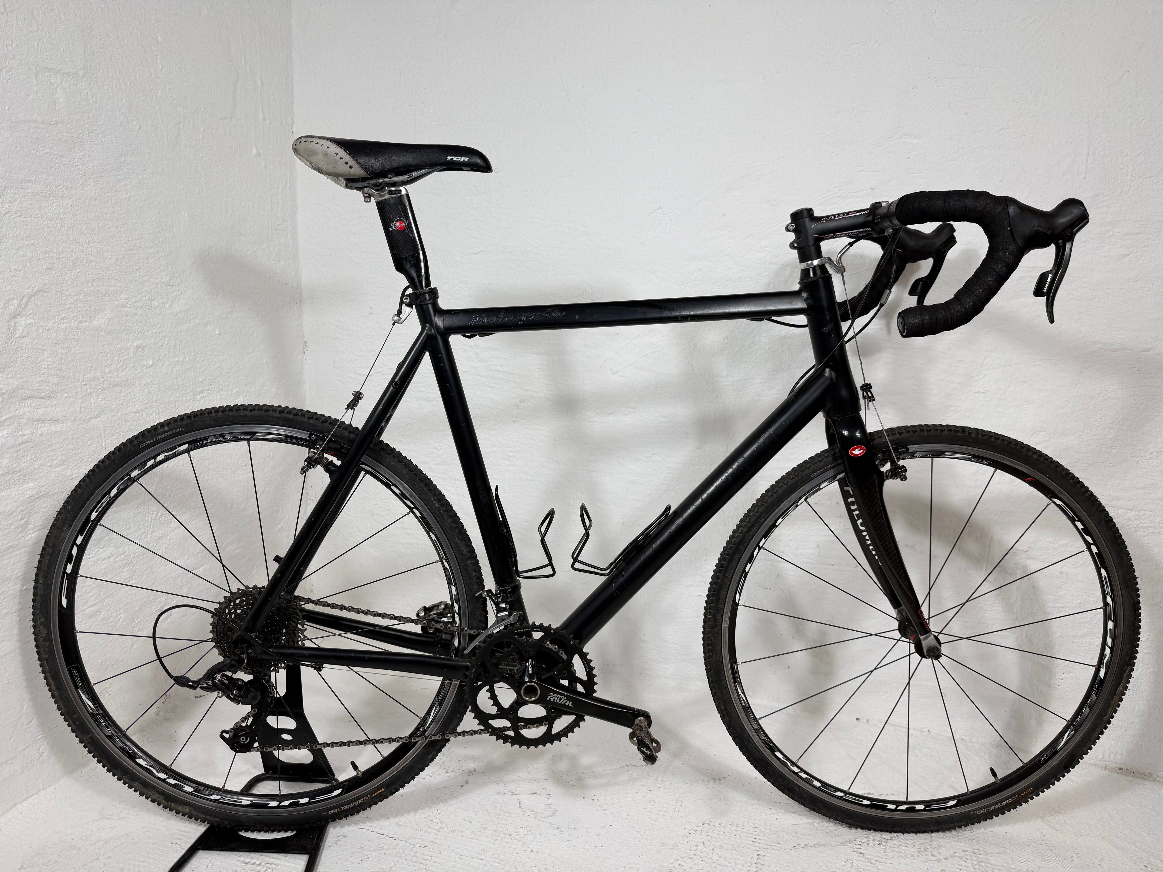 CUCUMA Black